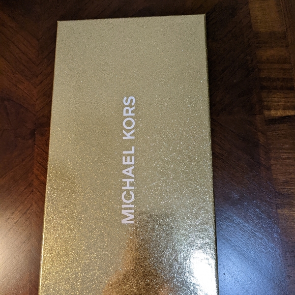 Michael Kors Zip Wallet w/gift box and logo dust bag (3-pieces) **NEW** - Picture 6 of 13